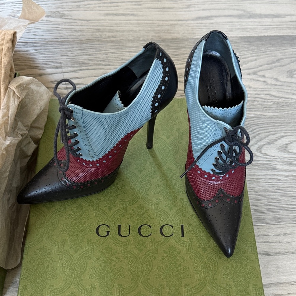 Gucci Women's Black, Red, and Blue Lace-Up Heels